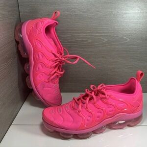 🌸NEW Nike Air VaporMax Plus in Bright Pink Women’s Sz 8.5 With Box.